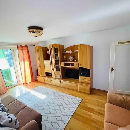 Lejlighed Elegant Haven, Centrally Located In München